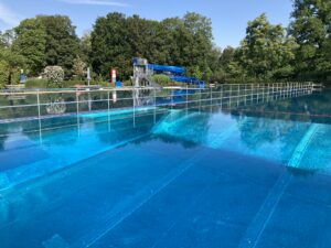 Ansicht in das Schwimmerbecken